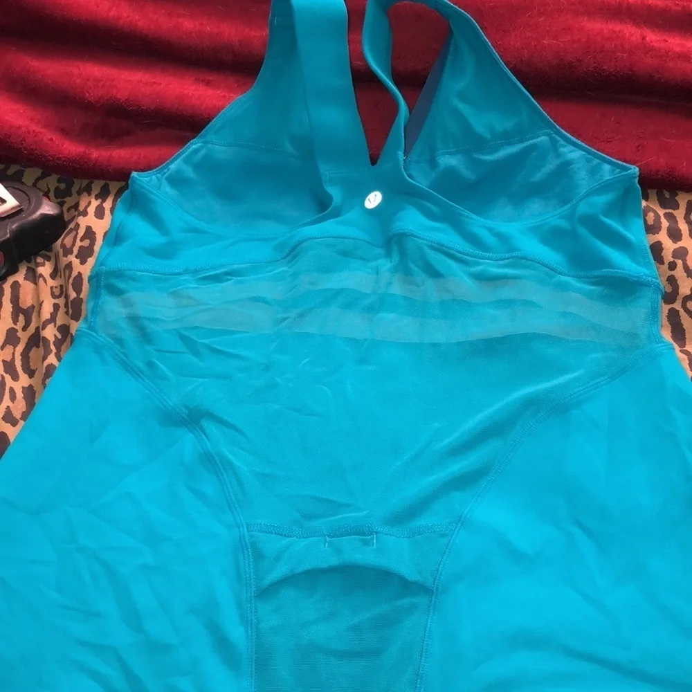 Lululemon Athletica large V-neck tank top turquoise built in bra mesh detail